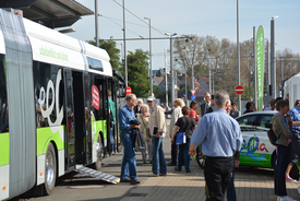 Viele Tausend Besucher schauten sich den neuen Elektro-Gelenkbus der Verkehrs-GmbH an.