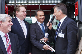 Kurt Schrader (Aufsichtsrat), Carsten Müller (Vorsitzender Aufsichtsrat), Oberbürgermeister Ulrich Markurth und Geschäftsführer Verkehrs-GmbH Jörg Reincke