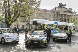 Der emil-Elektrobus präsentierte sich beim modeautofrühling auf dem Schlossplatz.
